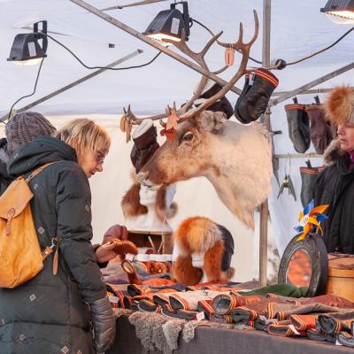 Se Jokkmokkmarket Marketstall Reindeer Sami Leather Goods900