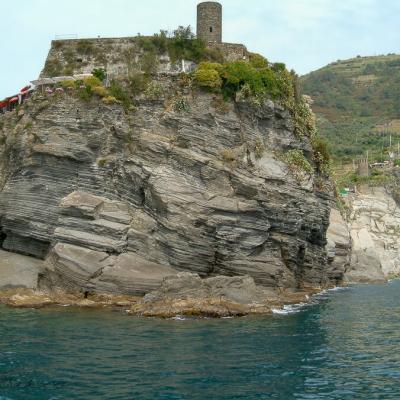 It Cinqueterre Seaview Mountain Layers Top Castle Water900