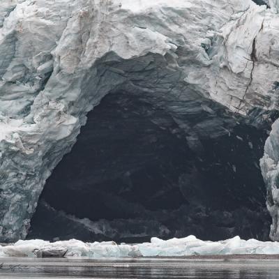 Sj Esmarksbreen Glacier Melting Cave Close900