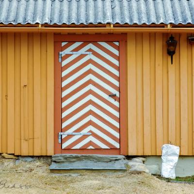Norway Roros Yellow House Striped Whiten Orange Door Wavy Tinroof900
