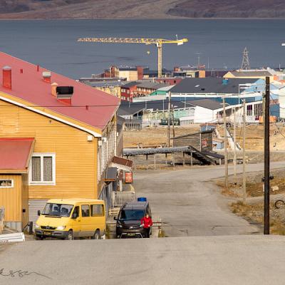 Svalbard Longyearbyen Adventsfjorden View Town Yellows900