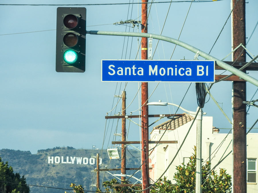 Hollywood_letters,_street_sign_and_green_light