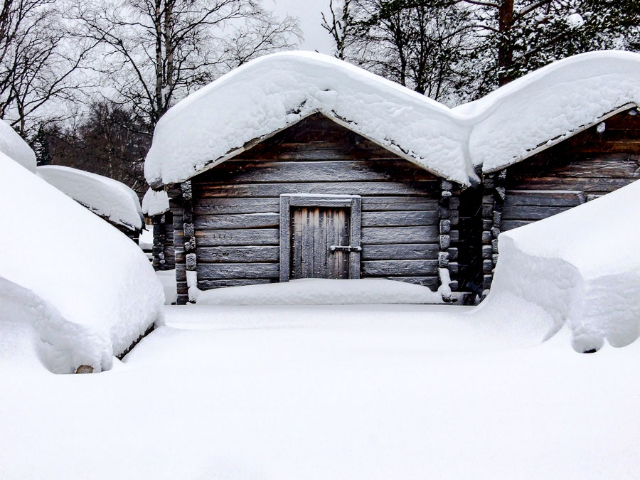 Foto; översnöat samiskt häbre i Lappstan, Arvidsjaur