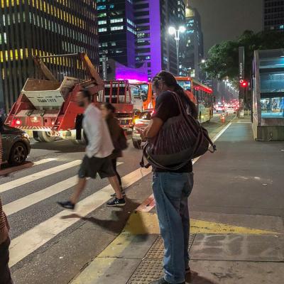 Saopaolo Avpaulista Evening Crossing Men Traffic Lights900