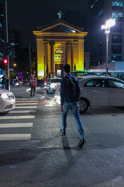 Saopaolo Avpaulista Evening Crossing People Cars900