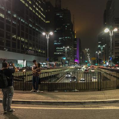 Saopaolo Avpaulista Evening Photographer Couple Highrises Traffic Dark900