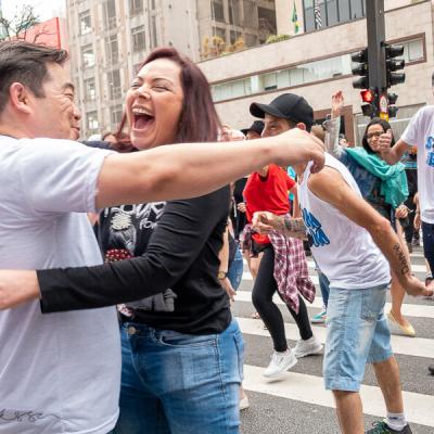 Saopaolo Avpaulista Streetlife Happy Hug Lets Dance900