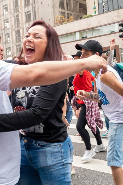 Saopaolo Avpaulista Streetlife Happy Hug Lets Dance900