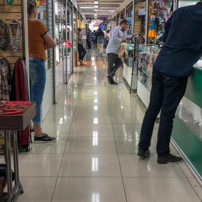 Saopaolo Indoor Market Stalls People Refletive Floor900 2