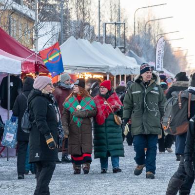 Se Jokkmokkmarket 30c Sami Flag Marketstalls People900