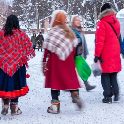 Se Jokkmokkmarket Woman In Sami Clothes900 Se Jokkmokkmarket Woman In Sami Clothes900