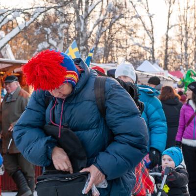 Se Jokkmokkmarket Woman With Sami Hat Colors900