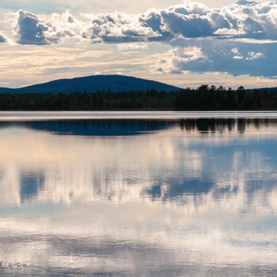 Se Lake Dusk Tranquil Clouds Reflection Ripples Mountains Forest