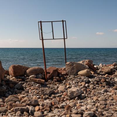 Es Grancanaria Atlantic Stony Beach Rusty Signholder Ocean Horizon900