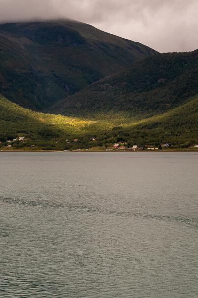 No Fjord Houses Foggy Mountains Sunlit Valley900