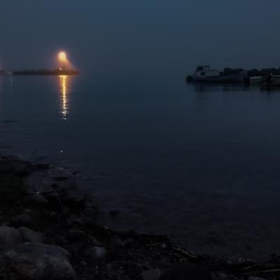 Se 10 Foggy Dark Bay Marina Jetty Boats Lamps900