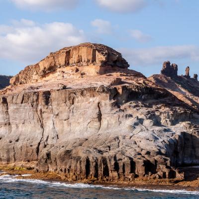 Es Grancanaria Coastline Mountainpeak Blue Sky900