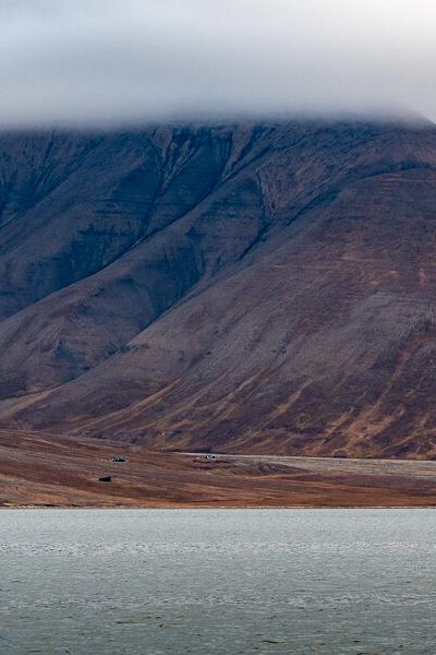 Svalbard Seaside View Mountains Valley Cabins Clouds900