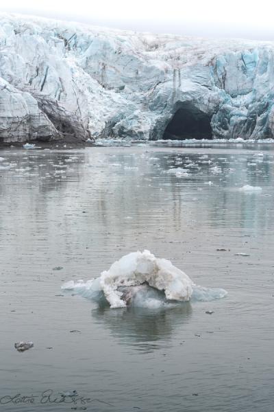 Sj Esmarksbreen Glacier Icefloes Cave Melting900