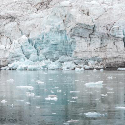 Sj Esmarksbreen Glacier Melting Cracks Sky Ground900