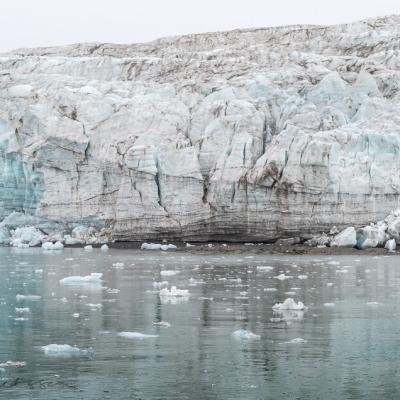 Sj Esmarksbreen Glacier Melting Layers Sky Ground900