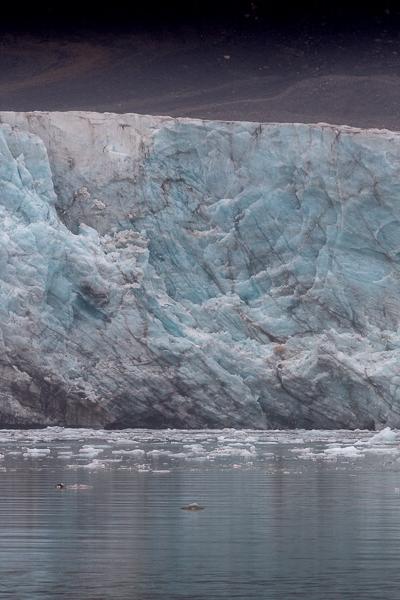 Sj Esmarksbreen Glacier Turqoise Layers Close900