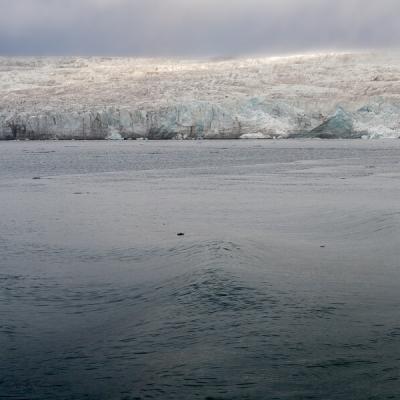 Sj Esmarksbreen Glacier Waves Sunray900
