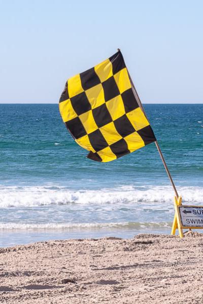 California Pacific Beach Yellownblack Chequered Flag Signal900