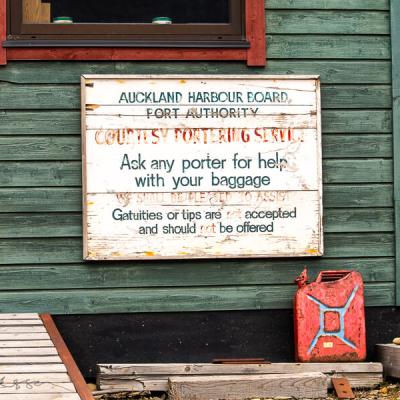 Sj Longyearbyen Harbour Colors Sign Blue Red House White Doors900