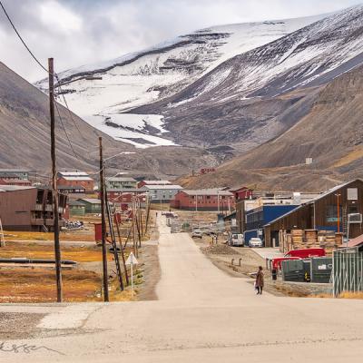 Svalbard Longyearbyen Panoramic Main Street Valley Mountains900