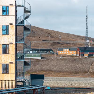 Svalbard Longyearbyen Wood Facade Staircase Mountain Houses Antenna900