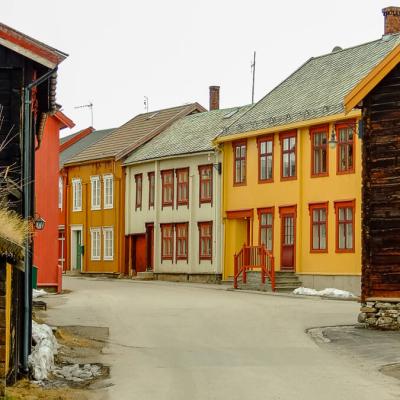 No Roros Street Colorful Houses Yellow Reds900