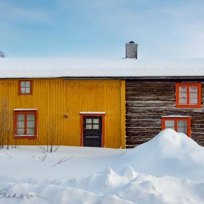 No Roros Yellow And Brown Houseorange Framing Snow900