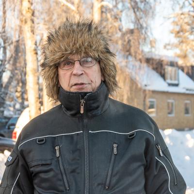 Man properly dressed for -30°C at the Jokkmokk Market, Sweden Se Jokkmokkmarket 30c Resident Man Properly Dressed900