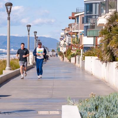 Us California Manhattanbeach Beachwalk People Houses900 Us California Manhattanbeach Beachwalk People Houses900